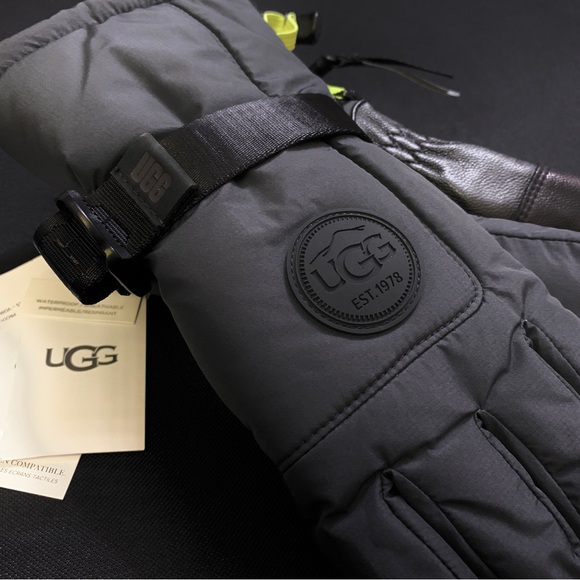 UGG Shasta Insulated Waterproof Gauntlet Gloves Unisex SMALL Black - Picture 4 of 7
